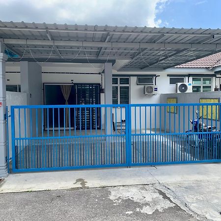 Homestay Cikgu Nora Near Uthm Kptm Kktm Ipg Moslim Onli Kampong Seri Gading Kültér fotó